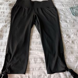 Never worn black LIVI leggings from LB, sz 14/16